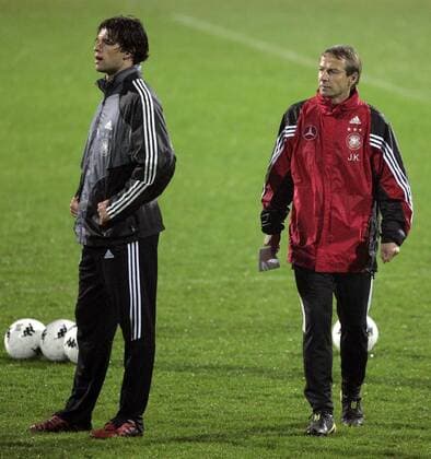 Michael Ballack (li.) und Bundestrainer Jürgen Klinsmann (beide Deutschland) Fußball Herren Nationalmannschaft 2005, Nationalteam, Training, Vorbereitung, Gruppe Celje