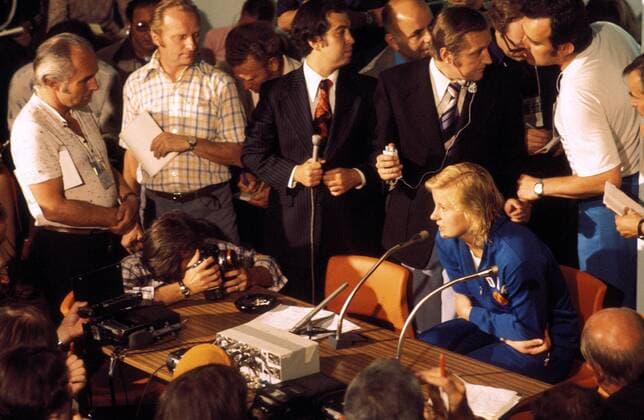 Olympiasiegerin Kornelia Ender (DDR) während der Pressekonferenz Schwimmen OS Sommer Damen Olympische Sommerspiele 1976, Olympia, Olympiade, Spiele, Schwimmsport, Vdia Totale Montreal