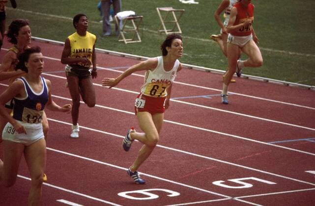 Bärbel Eckert Wöckel (li., DDR) qualifiziert sich souverän für die nächste Runde Leichtathletik OS Sommer Damen Olympische Sommerspiele 1976, Olympia, Olympiade, Spiele, Vdia Gruppe Montreal Dynamik,