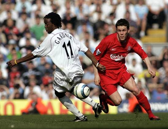Stephen Finnan (Liverpool, re.) gegen Ricardo Gardner (Bolton) - EDITORIAL USE ONLY. No use with unauthorised audio, video, data, fixture lists, club league logos or live services. Online in-match use limited to 120 images, no video emulation. No use in betting, games or single club league player publications. Fußball Herren English Premier League 2004 2005, 1. Englische Liga, FC Liverpool - Bolton Wanderers 1:0 Gruppe Steve Liverpool