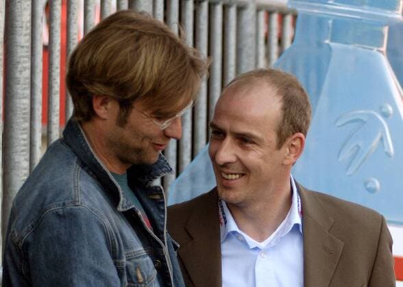 Trainerkollegen unter sich: Jürgen Klopp (Mainz, li.) und Mario Basler (Regensburg) im Gespräch Fußball Herren Regionalliga Süd 2004 2005, 3. Liga, FSV Mainz 05 (A) - SSV Jahn Regensburg 1:3, Amateure, Amat. Gruppe Mainz