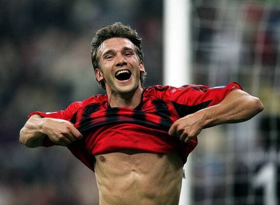Andriy Shevchenko (Milan) entblößt beim Torjubel seine Brust -  Fußball EC 1 Herren Champions League 2004 2005, AC Mailand, Serie A, 1. Italienische Liga Einzelbild Aufmacher Mailand Glück, Begeisterung, Freude,