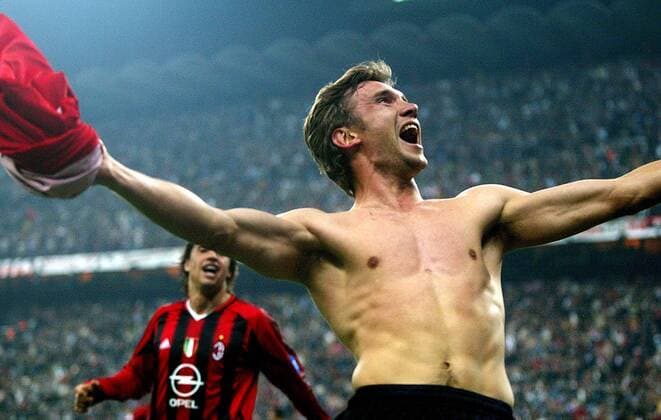 Andriy Shevchenko (Milan) entblößt beim Torjubel seinen durchtrainierten Oberkörper -  Fußball EC 1 Herren Champions League 2004 2005, AC Mailand, Serie A, 1. Italienische Liga Einzelbild Mailand Glück, Begeisterung, Freude, Sinnlichkeit