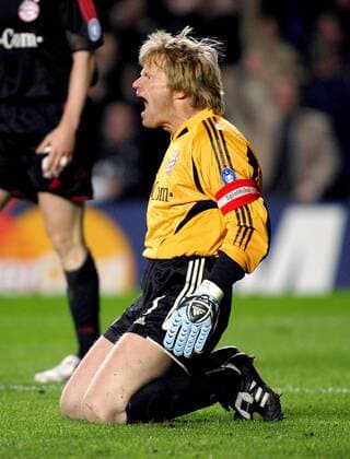Torwart Oliver Kahn (Bayern) frustriert am Boden Fußball EC 1 Herren Champions League 2004 2005, Viertelfinale, FC Bayern München, Vdig Einzelbild London Wut,
