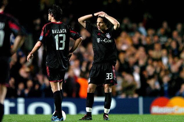Jose Paolo Guerrero (re.) und Michael Ballack (beide Bayern) enttäuscht Fußball EC 1 Herren Champions League 2004 2005, FC Bayern München, Viertelfinale, Vdig Gruppe London Enttäuschung,