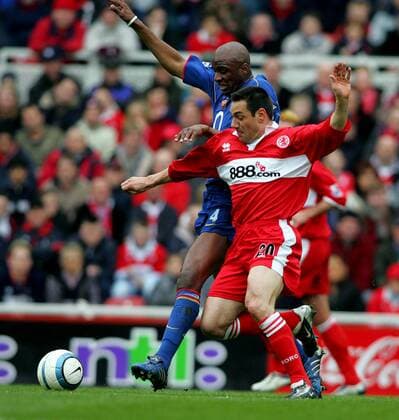 Guidoni Junior Doriva (Middlesbrough, re.) gegen Patrick Vieira (Arsenal) -  Fußball Herren English Premier League 2004 2005, 1. Englische Liga, FC Middlesbrough - Arsenal FC London 0:1 Gruppe Middlesbrough Dynamik,