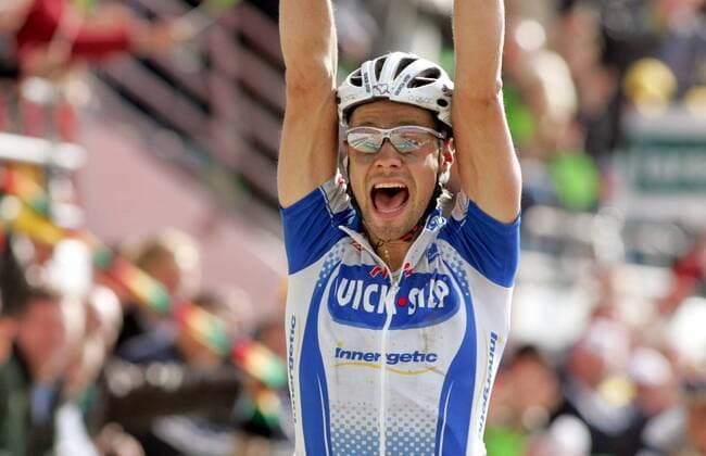Tom Boonen (Belgien Quick Step) gewinnt Paris - Roubaix 2005 und schreit seine Freude laut hinaus Radsport Herren Paris - Roubaix 2005, ProTour, Straßenradsport, Straße, Rad Einzelbild Paris - Roubaix Freude, Begeisterung,
