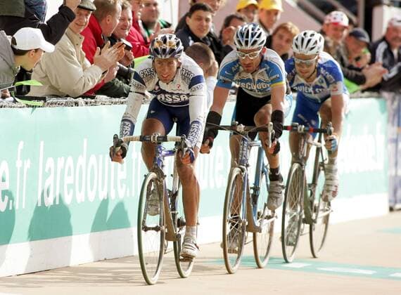 Juan Antonio Flecha (Spanien Fassa Bortolo) vor George Hincapie (USA Discovery Channel) Radsport Herren Paris - Roubaix 2005, ProTour, Straßenradsport, Straße, Rad Gruppe Paris - Roubaix