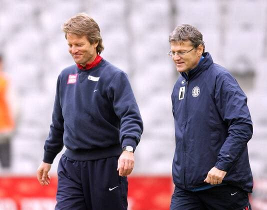 Trainer Lars Söndergaard (li.) und Sportdirektor Günter Kronsteiner (beide Austria) gut gelaunt Fußball Herren tmobileBundesliga 2004 2005, 1. Österreichische Liga, FK Austria Memphis Magna Wien, Vdig Gruppe Innsbruck Freude,