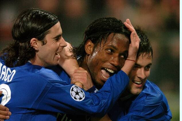 Torjubel Chelsea, v.li.: Tiago, Torschütze Didier Drogba und Joe Cole Fußball EC 1 Herren Champions League 2004 2005, Chelsea FC London, Viertelfinale Gruppe München Freude, Begeisterung,