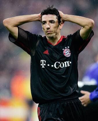 Roy Makaay (Bayern) enttäuscht Fußball EC 1 Herren Champions League 2004 2005, Viertelfinale, FC Bayern München, Einzelbild München Enttäuschung, Nachdenklichkeit,