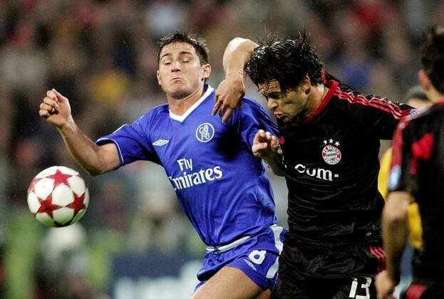 Frank Lampard (li., Chelsea) gegen Michael Ballack (Bayern) Fußball EC 1 Herren Champions League 2004 2005, Viertelfinale, FC Bayern München - Chelsea FC London 3:2, Gruppe München Dynamik, Kampf