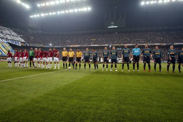 Mannschaftsvorstellung des Mailänder Derbys im Viertelfinale der Champions League 2004 2005 Fußball EC 1 Herren Champions League 2004 2005, Internazionale FC Mailand - AC Mailand 0:1, Viertelfinale, Vdig Totale Mailand