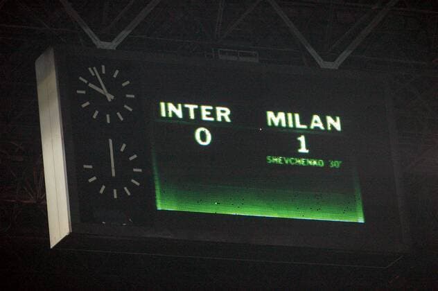 Der Spielstand im Derby Inter - Milan 0:1 auf der Anzeigetafel Fußball EC 1 Herren Champions League 2004 2005, Internazionale FC Mailand - AC Mailand 0:1, Viertelfinale, Vdig Einzelbild Mailand
