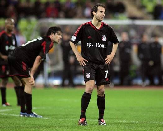 Mehmet Scholl (Bayern) enttäuscht Fußball EC 1 Herren Champions League 2004 2005, Viertelfinale, FC Bayern München, Vdig Einzelbild München Enttäuschung,