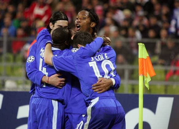 Torjubel Chelsea, v. re.: Joe Cole (vorn), Torschütze Didier Drogba, Claude Makelele (vorn) und Tiago Fußball EC 1 Herren Champions League 2004 2005, FC Chelsea London Gruppe München Freude, Begeisterung,