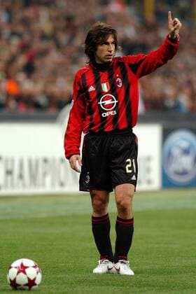 Andrea Pirlo (Milan) gibt Anweisungen Fußball EC 1 Herren Champions League 2004 2005, AC Mailand, Viertelfinale, Hinspiel Einzelbild Mailand