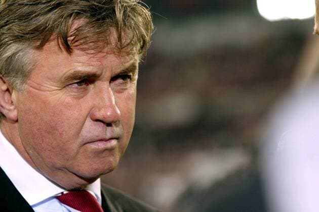 Trainer Guus Hiddink (Eindhoven) skeptisch Fußball EC 1 Herren Champions League 2004 2005, PSV Eindhoven, Vdig Porträt pan8946 Eindhoven Nachdenklichkeit, Skepsis,  