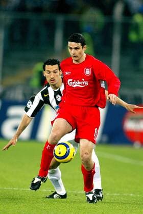 Antonio Nunez (Liverpool, re.) vor Gianluca Zambrotta (Juventus) am Ball Fußball EC 1 Herren Champions League 2004 2005, Juventus Turin - FC Liverpool 0:0, Juve, Viertelfinale, Vdig Gruppe pan8948 Turin Dynamik  