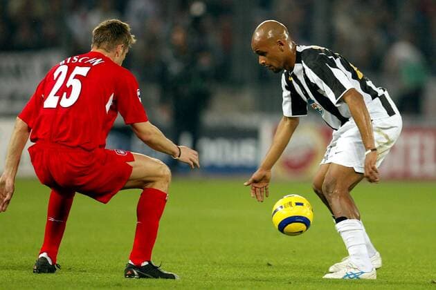 Ruben Olivera (Juventus, re.) gegen Igor Biscan (Liverpool) Fußball EC 1 Herren Champions League 2004 2005, Juventus Turin - FC Liverpool 0:0, Juve, Viertelfinale, Vdig Gruppe pan8948 Turin  