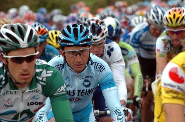 Davide Rebellin (Italien Gerolsteiner) im Fahrerfeld -  Radsport Herren Fleche Wallonne 2005, Wallonischer Pfeil, ProTour, Straßenradsport, Straße, Rad Einzelbild Wallone