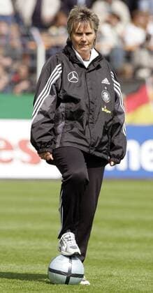 Bundestrainerin Tina Theune Meyer (Deutschland) Fußball Länderspiel Damen Länderspiel 2005, Test, Testspiel, Freundschaftsspiel, Nationalmannschaft, Nationalteam Einzelbild Osnabrück