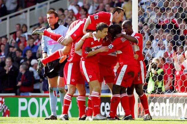Torjubel Middlesbrough mit Torschütze Jimmy Floyd Hasselbaink (2. v. re.), George Boateng (re.), James Morrison (2. v. li.) und Guidoni Junior Doriva (oben); dahinter der enttäuschte Torwart Russell Hoult (West Brom) -  Fußball Herren English Premier League 2004 2005, 1. Englische Liga, FC Middlesbrough - West Bromwich Albion 4:0 Gruppe Middlesbrough Freude,