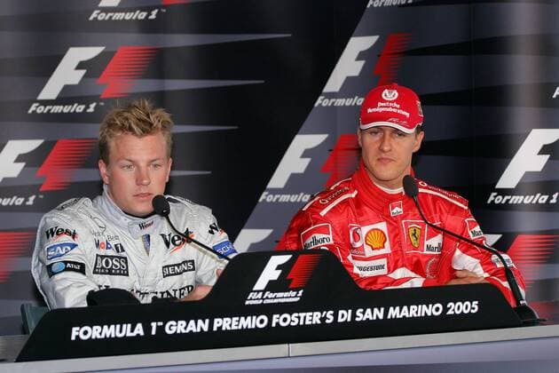 Pressekonferenz nach der ersten Qualifyingsession beim GP von San Marino in Imola 2005: Kimi Räikkönen (Finnland McLaren Mercedes, li.) und Michael Schumacher (Deutschland Ferrari) Motorsport Grand Prix Herren Großer Preis von San Marino 2005, Formel 1 Weltmeisterschaft, F1, F, GP, WM Gruppe Imola