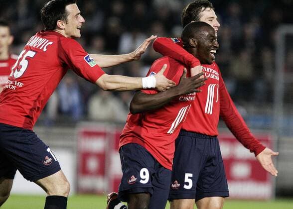 Torjubel Lille v.li.: Milenko Acimovic, Matt Moussilou und Rafael Schmitz Fußball Herren Ligue Une 2004 2005, 1. Französische Liga, OSC Lille, Vdig Gruppe Strasbourg Freude,