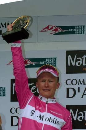 Alexander Vinokourov (Kasachstan T Mobile) gewinnt Lüttich Bastogne Lüttich 2005 -  Radsport Herren Lüttich Bastogne Lüttich 2005, ProTour, Straßenradsport, Straße, Rad, Einzelbild Freude,