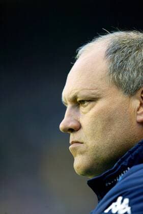 Trainer Martin Jol (Tottenham Hotspurs) skeptisch -  Fußball Herren English Premier League 2004 2005, 1. Englische Liga, Tottenham Hotspurs Porträt London Skepsis,