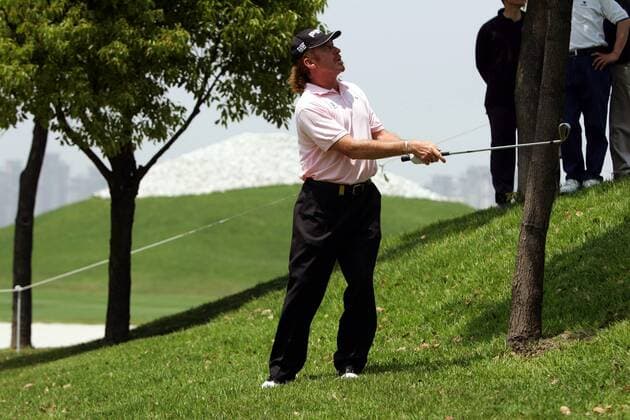 Miguel Angel Jimenez (Spanien) - Chip aus dem Rough -  Golf Herren BMW Asian Open 2005, PGA European Tour, Golfen Einzelbild IMCp04631506 Shanghai