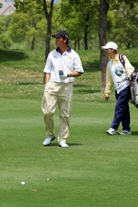 Zhang Lianwei (China) skeptisch -  Golf Herren BMW Asian Open 2005, PGA European Tour, Golfen Gruppe IMCp04631509 Shanghai Skepsis,