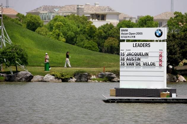 Scoreboard der BMW Asian Open 2005; Jean van de Velde (Frankreich), Larry Austin (Australien) und Raphael Jacquelin (Frankreich) -  Golf Herren BMW Asian Open 2005, PGA European Tour, Golfen Totale IMCp04631503 Shanghai