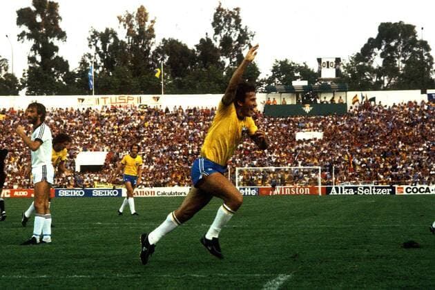 Zico (Brasilien) - Torjubel Fußball WM Herren Weltmeisterschaft 1982, Länderspiel, Nationalmannschaft, Nationalteam, Nationaltrikot Einzelbild Sevilla Begeisterung, Freude,
