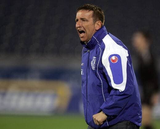 Trainer Norbert Meier (Duisburg) gibt lautstark Anweisungen Fußball 2. BL Herren Saison 2004 2005, Test, Testspiel, MSV Duisburg Einzelbild Duisburg