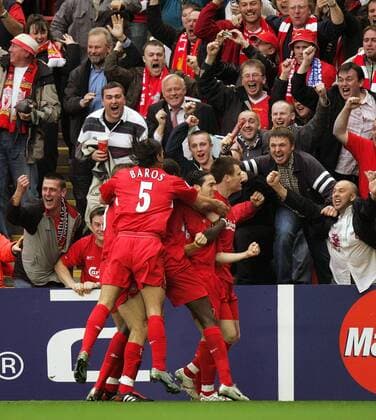 V.re.: John Arne Riise, Luis Garcia und Milan Baros (alle Liverpool) - Torjubel mit den Fans Fußball EC 1 Herren Champions League 2004 2005, Halbfinale, Liverpool FC Totale Liverpool Freude, Begeisterung