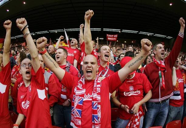 Liverpooler Fans feiern den Einzug ins Champions League Finale Fußball EC 1 Herren Champions League 2004 2005, Halbfinale, Liverpool FC Totale Liverpool Freude, Begeisterung