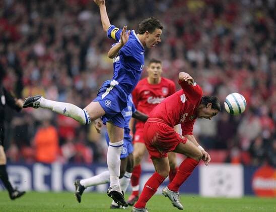 John Terry (Chelsea, li.) gegen Milan Baros (Liverpool) Fußball EC 1 Herren Champions League 2004 2005, Halbfinale, Liverpool FC - Chelsea FC London 1:0 Gruppe Liverpool Dynamik,