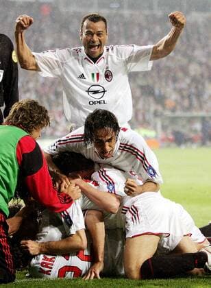 Torjubel Milan, u. a. mit Cafu (hi.) und Alessandro Nesta (2. v. hi.) Fußball EC 1 Herren Champions League 2004 2005, Halbfinale, AC Mailand Gruppe Eindhoven Begeisterung, Freude,