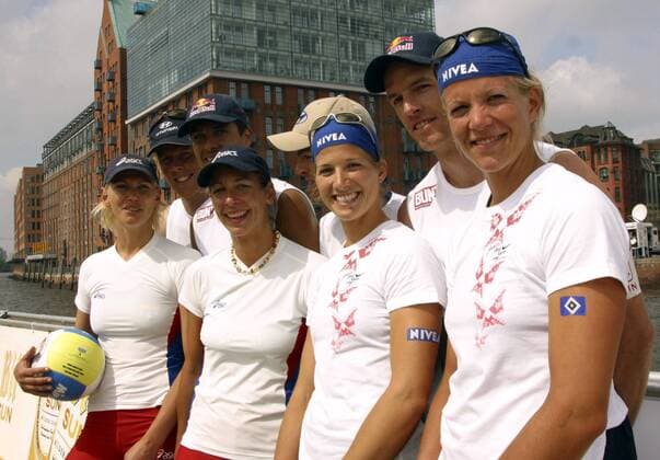 Pressetermin - v. li.: Susanne Lahme, Jonas Reckermann, Markus Dieckmann, Danja Müsch, Andreas Scheuerpflug, Okka Rau, Christoph Dieckmann und Stephanie Pohl (alle Deutschland) Beachvolleyball Pressetermin zum Auftakt der Beachvolleyball Masters 2005, Beach, Vorstellung, Präsentation, Gruppe Hamburg