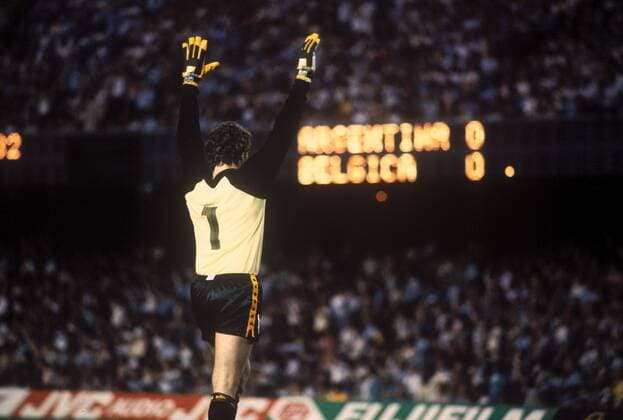 Torwart Jean Marie Pfaff (Belgien) jubelt Fußball WM Herren Weltmeisterschaft 1982, Nationalmannschaft, Nationalteam, Länderspiel, Gruppe 3 Einzelbild Nationaltrikot, Barcelona Freude,