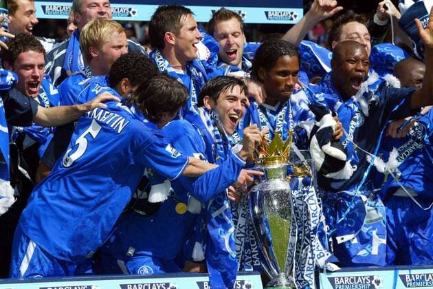 Die Chelsea Spieler bejubeln den Gewinn der Meisterschaft, v. re.: William Gallas, Didier Drogba, Torwart Petr Cech, Paulo Ferreira und Frank Lampard -  Fußball Herren English Premier League 2004 2005, 1. Englische Liga, Chelsea FC London, Vdig Gruppe London Begeisterung, Freude,