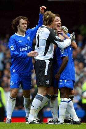 Torjubel Chelsea, v. li.: Ricardo Carvalho, Torwart Lenny Pidgeley, John Terry und der Torschütze Makelele -  Fußball Herren English Premier League 2004 2005, 1. Englische Liga, Chelsea FC London, Gruppe London Freude,