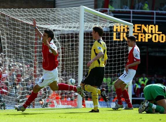 Jose Antonio Reyes (Arsenal, li.) dreht ab zum Torjubel Fußball Herren English Premier League, 2004 2005, 1. Englische Liga, Arsenal FC London - FC Liverpool 3:1 Gruppe London