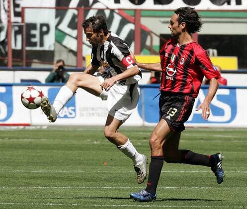 Alessandro del Piero (Juventus, li.) behauptet den Ball gegen Alessandro Nesta (Milan) -  Fußball Herren Serie A 2004 2005, 1. Italienische Liga, AC Mailand- Juventus Turin 0:1, Juve, Vdig, Gruppe Mailand Dynamik,