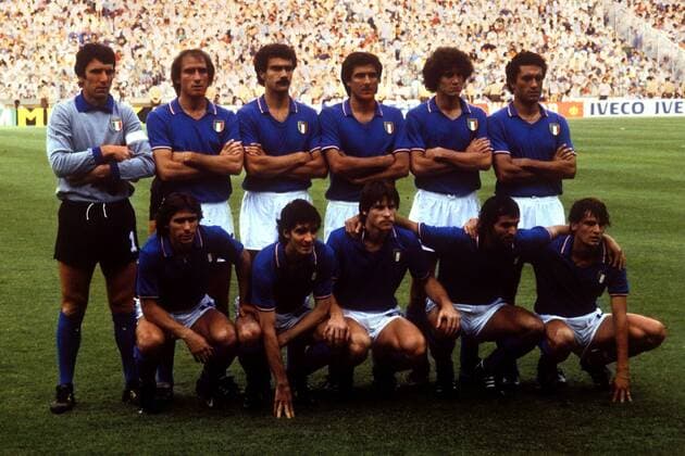Aufstellung Italien, hi.v.li.: Torwart Dino Zoff, Francesco Graziani, Giuseppe Bergomi, Gaetano Scirea, Fulvio Collovati, Claudio Gentile, vorn: Bruno Conti, Paolo Rossi, Gabriele Oriali, Antonio Cabrini, Marco Tardelli Fußball WM Herren Weltmeisterschaft 1982, Nationalmannschaft, Nationalteam, Nationaltrikot, Länderspiel, Finale Totale Madrid