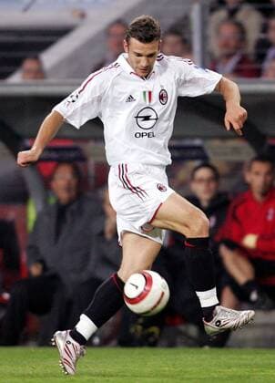 Andriy Shevchenko (Milan) am Ball Fußball EC 1 Herren Champions League 2004 2005, Halbfinale, AC Mailand Einzelbild Eindhoven Dynamik,
