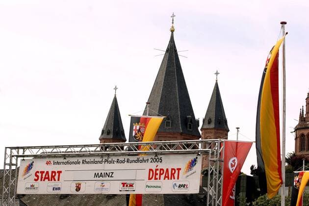Der Startbereich der 3. Etappe in Mainz der 40. Internationalen Rheinland Pfalz Rad Rundfahrt Radsport Herren 40. Internationale Rheinland Pfalz Rad Rundfahrt 2005, Rheinlandpfalzrundfahrt, Straßenradsport Einzelbild Straße 3. Etappe Mainz - Worms