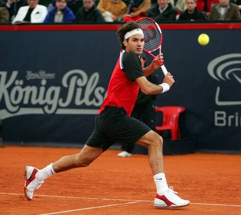 Roger Federer (Schweiz) - Rückhand Tennis Herren Masters Series Hamburg 2005, Finale, Endspiel, ATP Tour Einzelbild Am Rothenbaum Hamburg Dynamik,